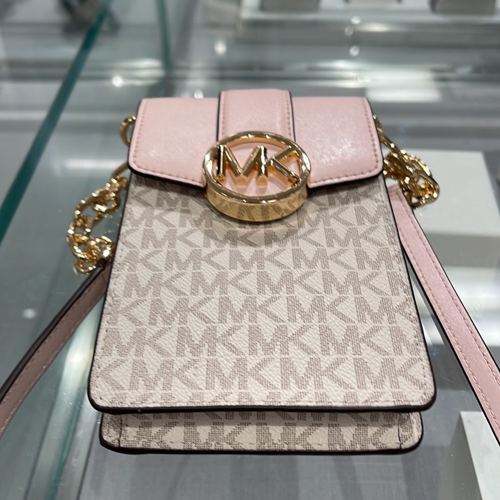 Michael Kors Carmen Small Logo Smartphone Crossbody Bag
Powder Blush Multi
NWT - Picture 9 of 16